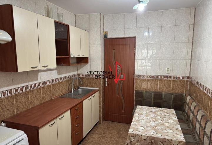 2 camere decomandate, et.3, bl.1982, bloc reabilitat, Basarabia- Chisinau