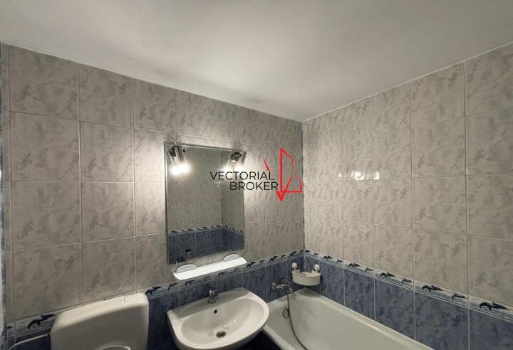 2 camere decomandate, et.3, bl.1982, bloc reabilitat, Basarabia- Chisinau